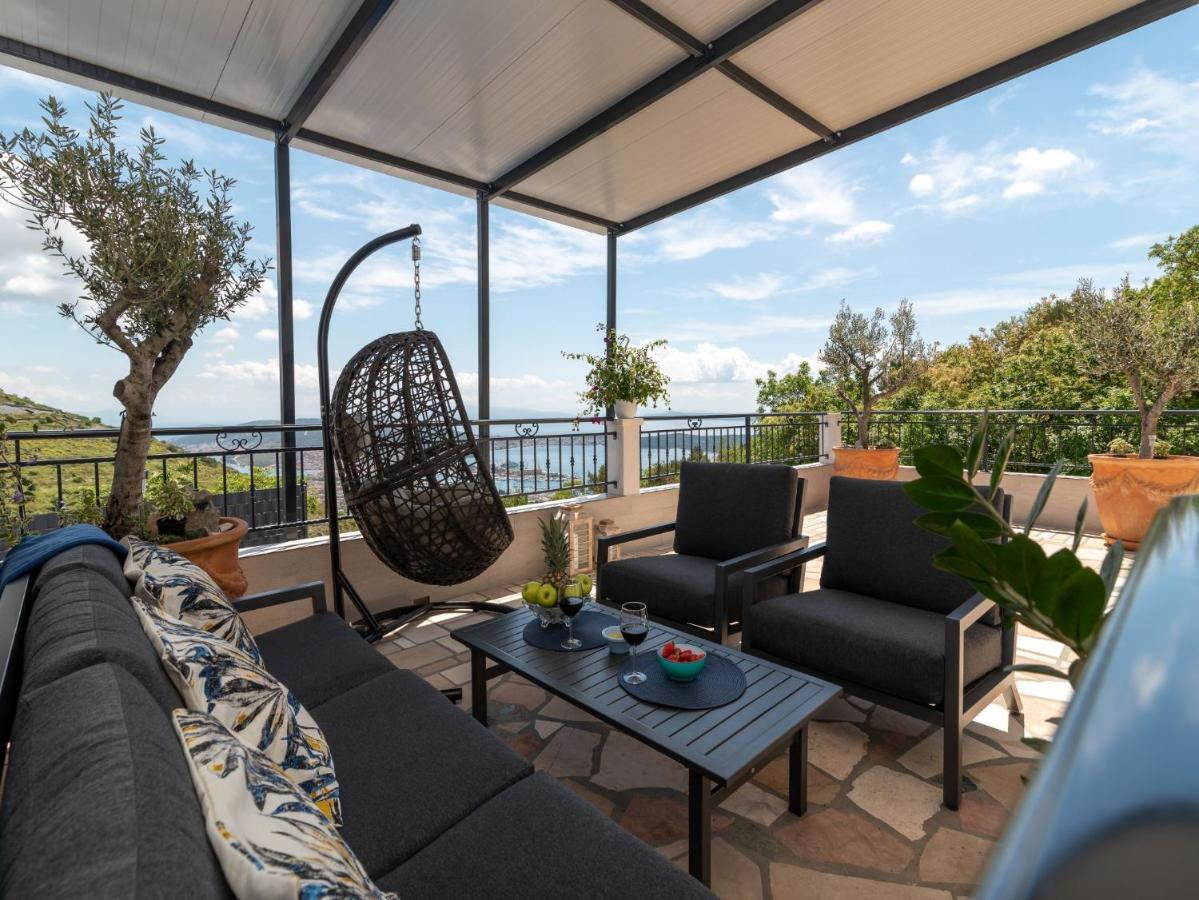 Scenic Sea View,Three Bedroom Villa With Pool 特罗吉尔 外观 照片