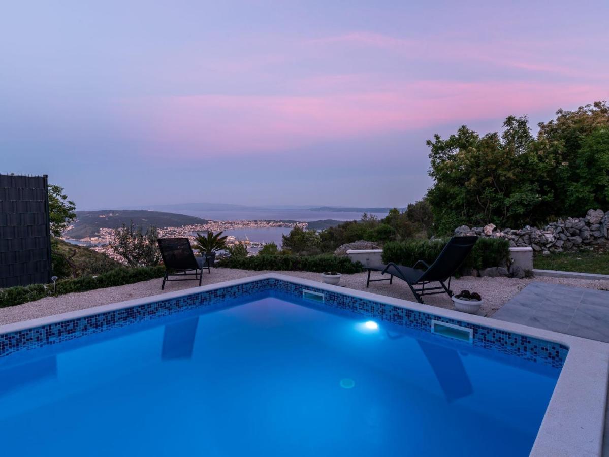 Scenic Sea View,Three Bedroom Villa With Pool 特罗吉尔 外观 照片