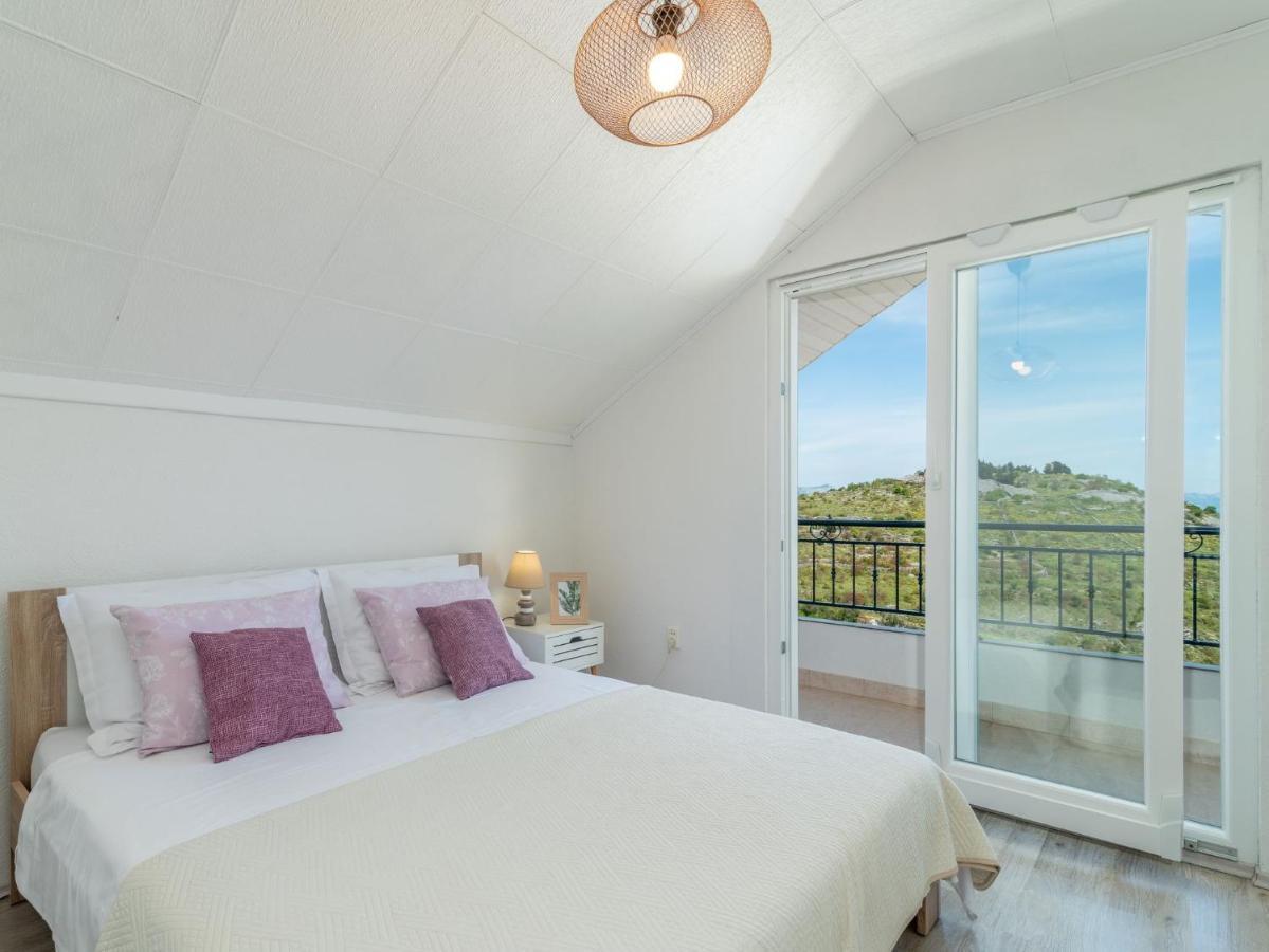 Scenic Sea View,Three Bedroom Villa With Pool 特罗吉尔 外观 照片