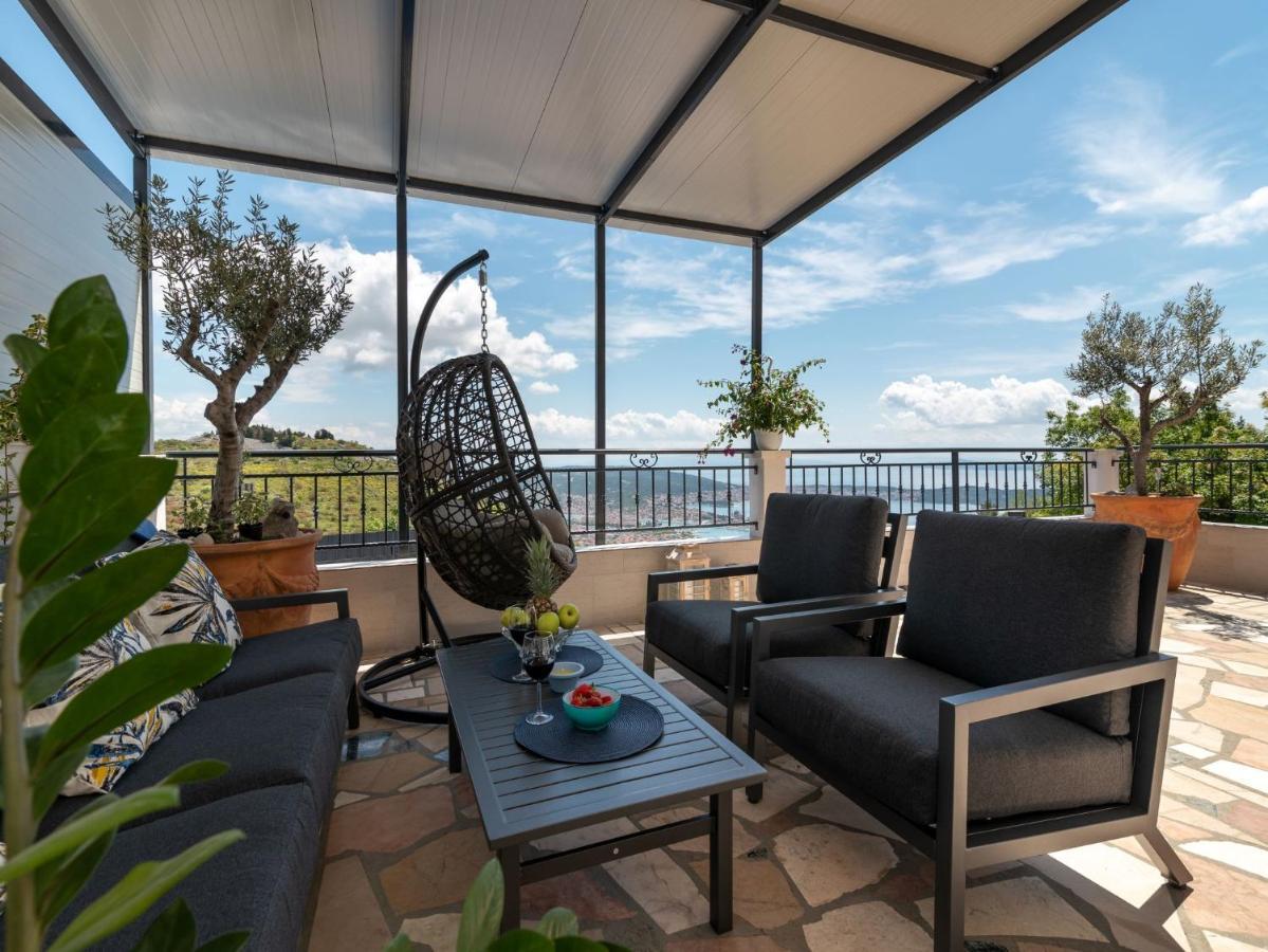 Scenic Sea View,Three Bedroom Villa With Pool 特罗吉尔 外观 照片