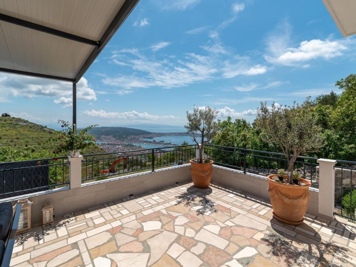 Scenic Sea View,Three Bedroom Villa With Pool 特罗吉尔 外观 照片