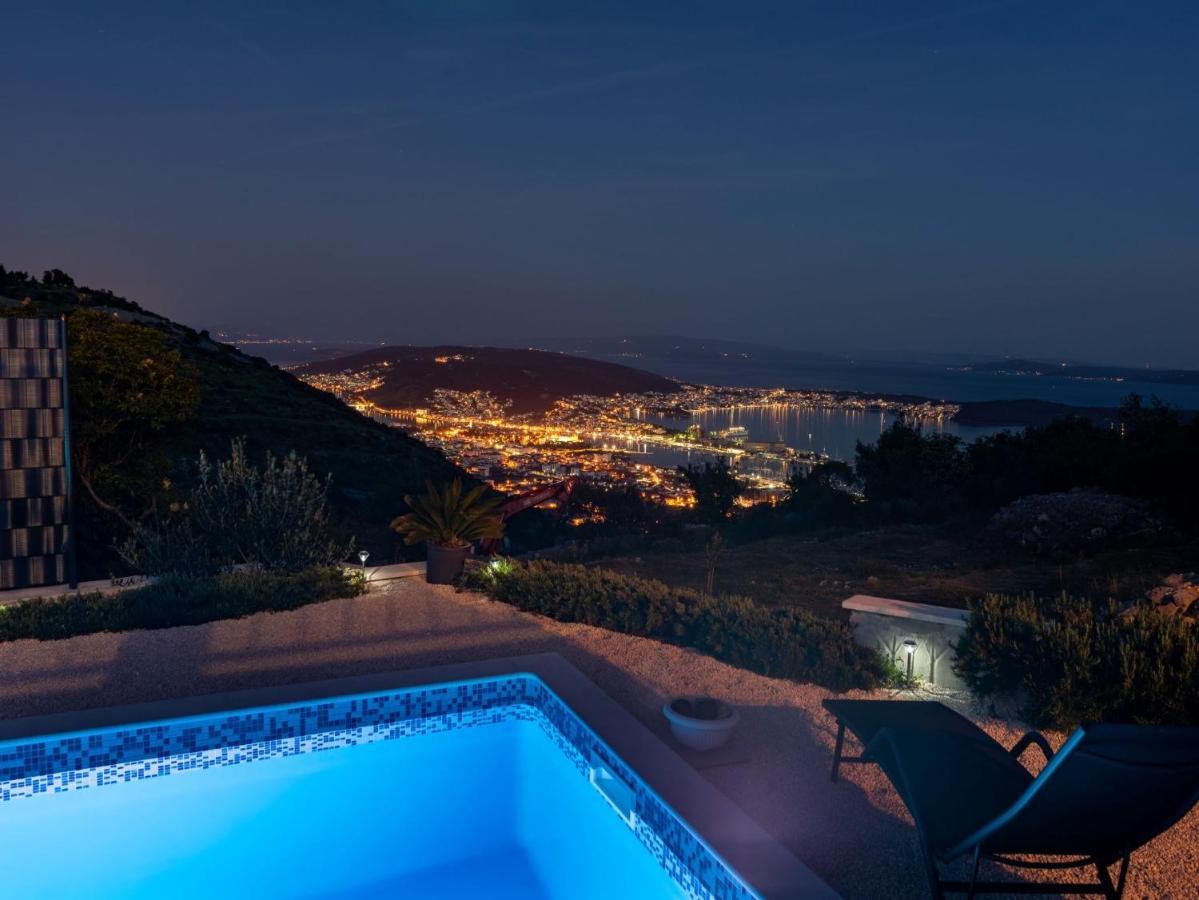 Scenic Sea View,Three Bedroom Villa With Pool 特罗吉尔 外观 照片