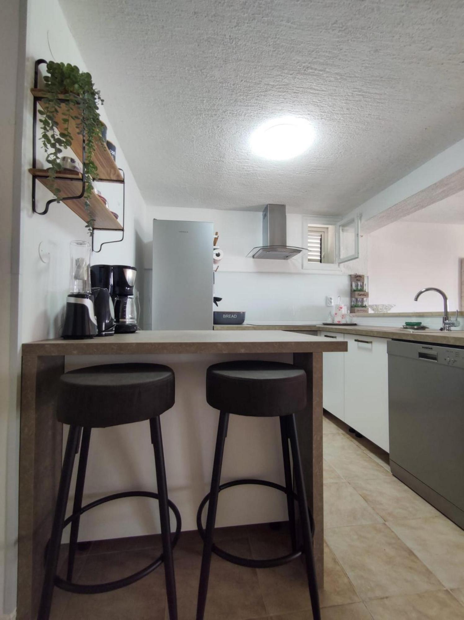 Scenic Sea View,Three Bedroom Villa With Pool 特罗吉尔 外观 照片